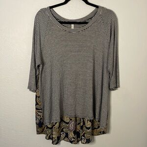 GILLI Paisley Strip Lightweight Top Size 1X